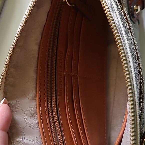 Michael Kors clutch - Picture 5 of 7